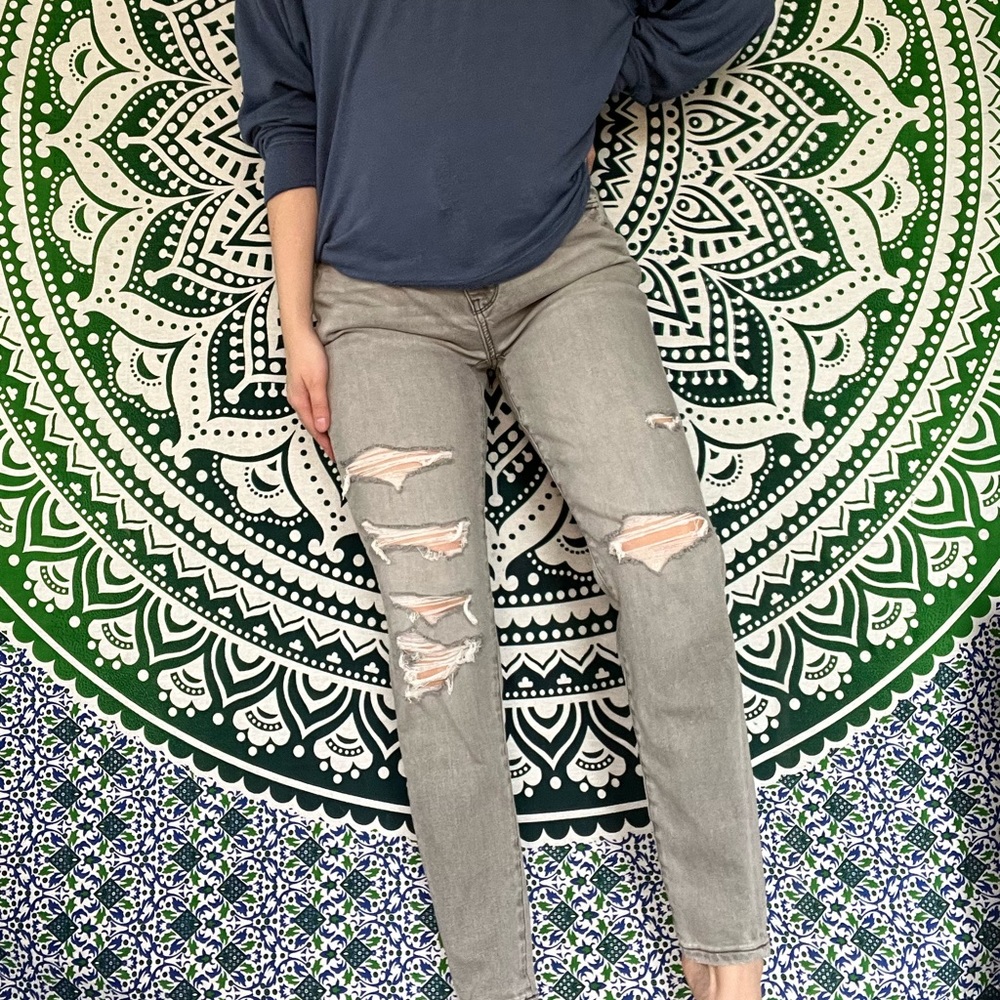 American Eagle Grey Jean • 2 short